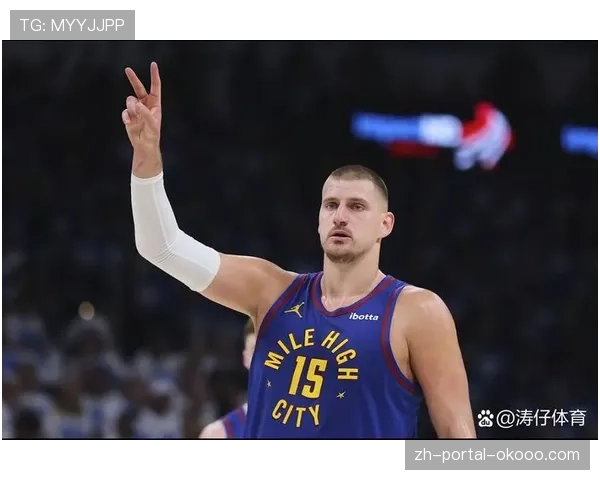 终场哨响,掘金中锋约基奇抛投准绝杀太阳后振臂怒吼